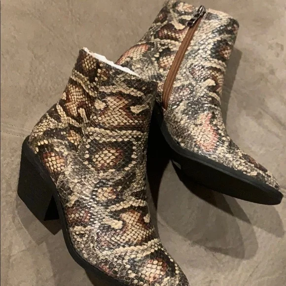 Catherine Malandrino Rocko Snake Multi color boots - Picture 5 of 11